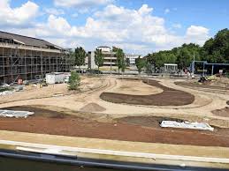 Der herzogin garten ist eine historische gartenanlage in dresden, die seit kriegsende bis zur neubebauung in den 2010er jahren brach lag. Der Herzogin Garten Und Orangerie Vor Der Fertigstellung