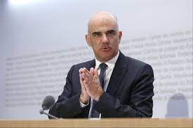 Laut dem bundesamt für gesundheit variiert die entwicklung je nach kanton. Alain Berset Kinder Alter Vermogen