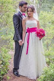 Sie können hochzeitsmode nach ihren wunschen kaufen. Farbige Brautkleider Elementar I Moderne Brautkleider