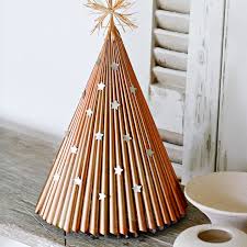 Unser fensterwald besteht aus sechs papierbäumen. Weihnachtsbaum Basteln Anleitung Geolino
