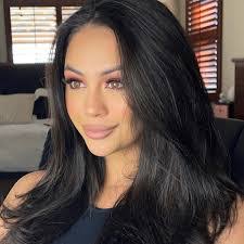 Alina Saez's Instagram, Twitter & Facebook