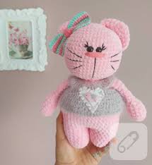 Amigurumi Orgu Kedi Oyuncak Tarifi Tig Isi Bilen Herkesin Bu Cici Kediden Orebilmesini Saglayacak 10marifet Org Da Sirin Bir Tig Isleri Kedi Stuffed Animals