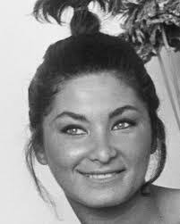 Iris Frank's Instagram, Twitter & Facebook