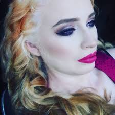 Clau Melgarejo makeup