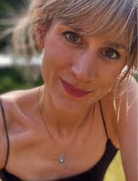 Julie Loven's Instagram, Twitter & Facebook