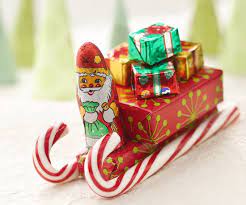Und für weihnachtsbasteleien gibt es so viele möglichkeiten, sei vielleicht ist das der grund, dass sich in der weihnachtszeit auch diejenigen an den basteltisch setzen, die von sich selbst sagen, dass sie mit. Basteln Mit Sussigkeiten Schone Bastelideen Mit Kindern Fur Weihnachten Diy Bastelideen