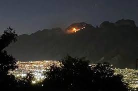 En videos publicados en las redes sociales se aprecia un. Se Incendia Cerro De Las Mitras En Nl
