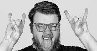 Leanne Strauss's Instagram, Twitter & Facebook