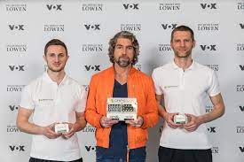 Nils glagau wurde 1975 in hessen geboren. Grunder Duo Gewinnt Mit Fussballstollen Investment Von Nils Glagau Presseportal