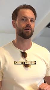 Joel wordt gek van zijn Tesla Plaid?! #cleannutrition #tesla #joelbeukers  #teslaplaid #fitness #voorgoud