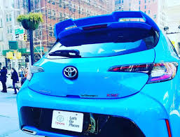 The xse's rocker panels are gray as is the rear spoiler. 2019 Toyota Corolla Looks Like A Blue Hot Hatch In The Real World Autoevolution