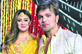 Komal reportedly married himesh when she was 21 years old. Himesh Reshammiya S Wife Perform On Tv For The First Time Harshita Redefines Curvy Fashion