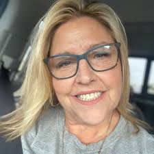 WHO AM I? Borni in 1962, I first gained attention