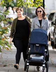 D'ordinaire discret, l'animateur a dévoilé pour la première fois une photo de lui entouré de samuel, aaron et manava, ses trois enfants. Pippa Middleton Enfin La Premiere Photo De Son Fils Arthur Elle