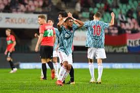 Ook een bezoek aan de kleedkamer van ajax, de spelerstunnel en de dugout staan op het menu. Jong Ajax Verliest Uitduel Tegen Nec 2 1 Ajaxfanzone Nl