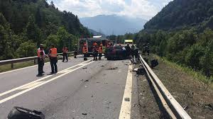 Bei dem unfall eines reisebusses wurden mehrere menschen verletzt. A13 Nach Unfall Wieder Offen Fm1today