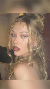 Nina Oldham (nintoldham)