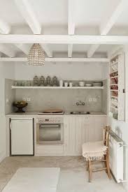 35 Idees Pour Amenager Une Petite Cuisine Maison Grecque Amenagement Petite Cuisine Cuisine Mediterraneenne