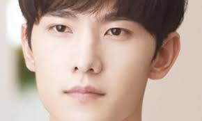He is best known for his roles in the film the left ear (2015). Yang Yang Bilder Poster Fotos Moviepilot De
