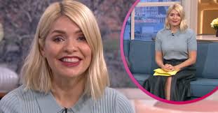 What did holly willoughby say about her outfit today? Holly Willoughby Outfit Today Star Divides This Morning Viewers With Look