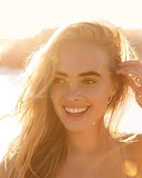 Dầu dưỡng Huile Prodigieuse: Huyền thoại làm đẹp nước Pháp giúp phái đẹp  tỏa sáng mùa lễ hội