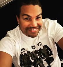 It's Thursday night so might as well be watching old school 90s R&B videos  and wearing this old school @3tworld shirt. 🕺🏿🕺🏿🕺🏿 What's your  favorite 90's R&B video? #ThrowbackThursday #3T #90srnb