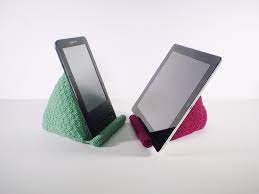Apr 16, 2016 · this is so handy when the blanket is being put away after you've finished knitting on it. Knit This Handy Tablet Kindle Ipad Reading Rest Free Pattern Knithacker