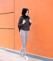 Beberapa model baju batik anak muda yang tengah booming adalah long cardi, dress tanpa lengan, dan. Model Rok Wanita 35 Koleksi Fashion Hijab Remaja 2019 Gaya Masa Kini