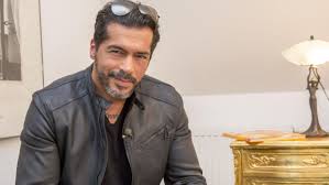 Macho aurelio savina geht auf tahnee schaffarczyk los. Das Perfekte Promi Dinner Aurelio Savinas Karriere Begann In Italien