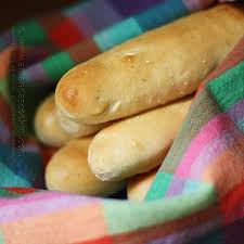I really think somewhere it should say how much this recipe yields and how to divide the dough into breadsticks, like other recipes of the same sort do. Olive Garden Breadsticks Amanda S Cookin Father S Day