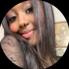 Victoria Beatty's Instagram, Twitter & Facebook