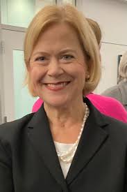 Monday night at City Hall we gave a hardy hail to the illustrious five-year  Council career of Vice-Mayor Debora Schantz-Hiscott, who chose to not seek  re-election in November. Debbie was a key