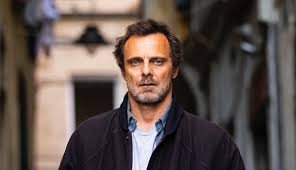 This special unit is led by a mysterious man, a cynical lone wolf with a complicated past, elio masantonio. Eivv Euiwpklxm