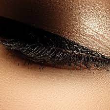 Le maquillage des yeux verts en soirée en soirée…et en contraste tu as les cheveux bruns, la peau mate et les yeux marrons ? Maquillage Peau Mate Comment Maquiller Une Peau Mate La Belle Adresse