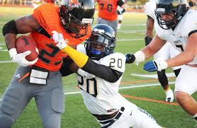 Football wins fourth straight, beats Graceland 52-21