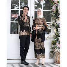 Couple baju batik denga tema warna merah bata yang membuat anda tampil beda. Baju Kondangan Couple Terbaru