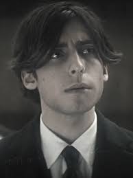 Edición de Five Hargreeves en La Academia Umbrella