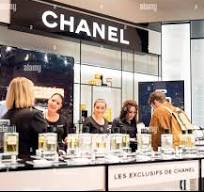Perfume counter store hi-res stock photography and images ...