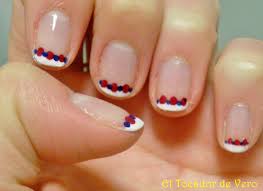 Uñas decoradas marineras paso a paso. Manicura Una Francesa Diferente