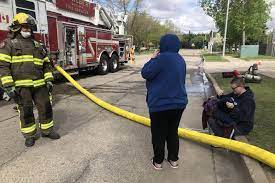 Two for smoke inhalation and one with minor lacerations. Forty People Displaced From St Albert Apartment Fire Stalberttoday Ca