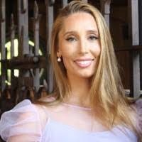 Liz Connolly's Instagram, Twitter & Facebook