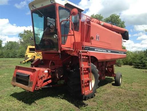 International 80LBG Combine