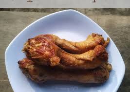 Selain tahu dan tempe, protein hewani seperti ayam sering diolah menjadi baceman oleh masyarakat yogyakarta. Langkah Mudah Untuk Membuat Baceman Kepala Ayam Yang Bikin Ngiler