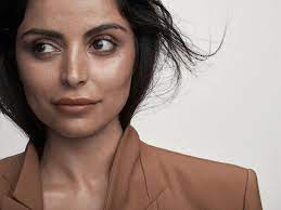 Sara omar denounces violence inflicted on women in the name of islam, a calling that has left her living under police protection. Fem Minutter Med Forfatter Sara Omar Elle