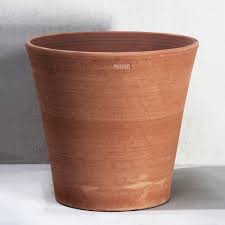 Italian terra cotta planters hand molded in tuscany, these italian terra cotta planters are constructed with a centuries old technique that dates back to the etruscan civilization. Products Unglazed And Terracotta Italian Terracotta