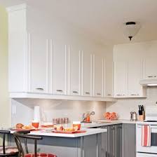 En Etapes Fermer L Espace Entre Les Armoires Et Le Plafond Je Decore Kitchen Cabinets Kitchen Cupboards Kitchen