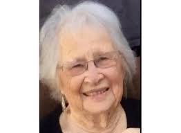 Maxine Marks's Instagram, Twitter & Facebook