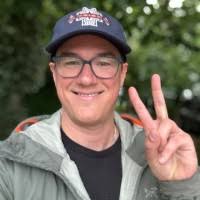 1300+ profilů „Mockler“