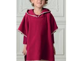 Ponchos siège d'auto en polaire pour les garçons et les filles sont comme une étreinte douce qui gardera votre enfant au chaud et en toute sécurité. Vetement Enfant Poncho Etoile Enchantee Linvosges