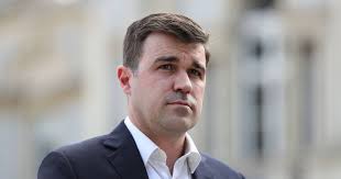 Miriam Lord: Working-class hero shouts down the Culchie Whispere : r/ireland